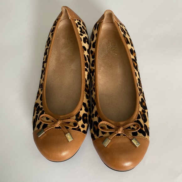 Vionic Cheetah Print Women’s Flats Size 7.5 - Picture 2 of 6